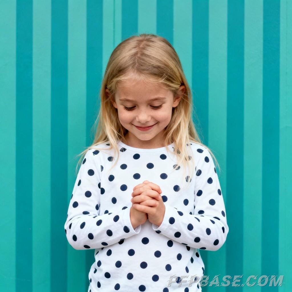 Image 1: blonde little girl, toothbrushing little boy, V sign, stifling giggle, snack bucket