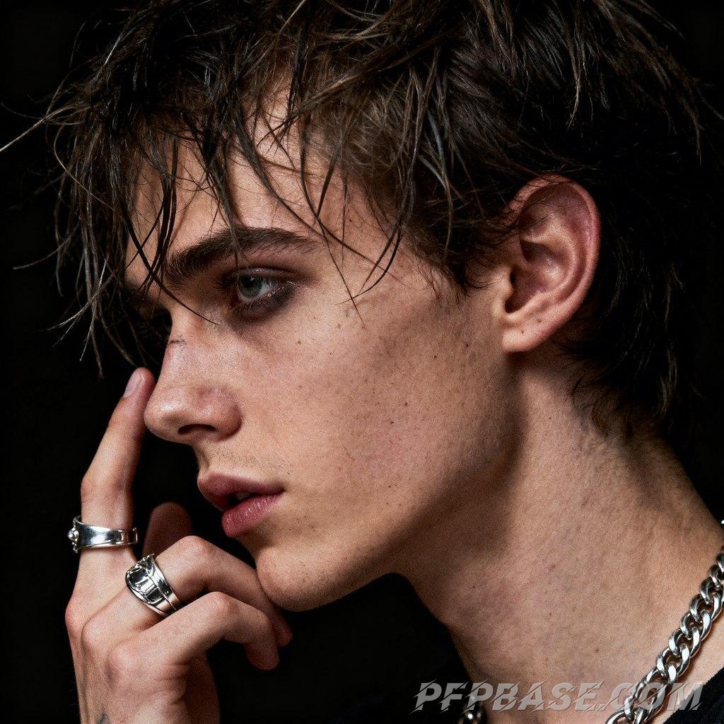 Image 5: youth, emotion, creativity, diversity, international flair